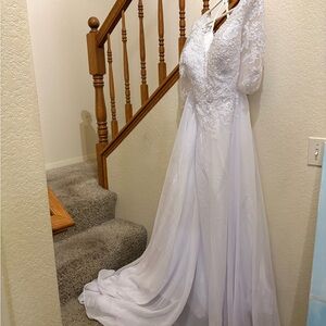 Elegant White Lace Wedding Dress